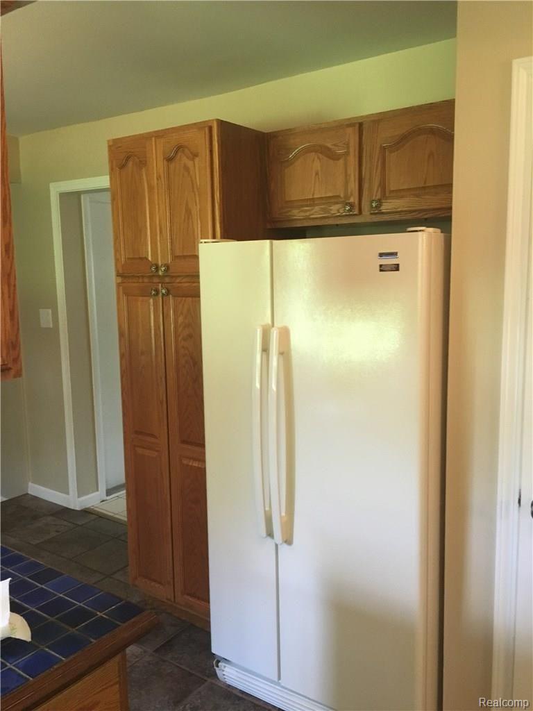 14205 Merriman Road Livonia, MI 48154 - Photo 5 of 16 2016-08-26 11.27