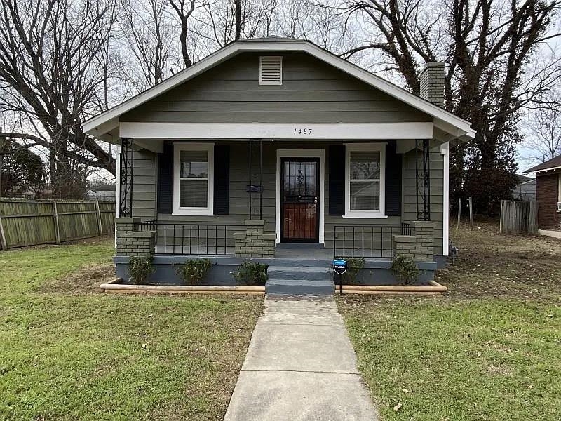 1487 Swift Street Memphis, TN 38109 - Photo 2 of 8 a front view of a house with garden