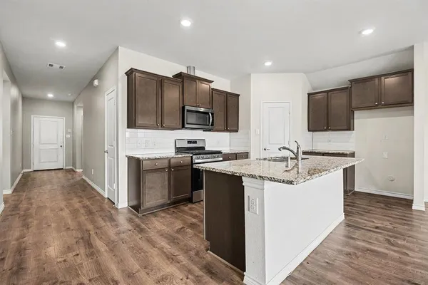 $2,100 | 611 Saddle Club Way, Princeton, TX 75407