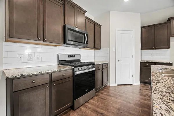 $2,100 | 611 Saddle Club Way, Princeton, TX 75407