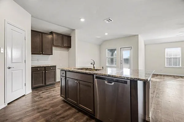 $2,100 | 611 Saddle Club Way, Princeton, TX 75407