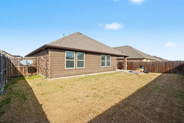 $2,100 | 611 Saddle Club Way, Princeton, TX 75407