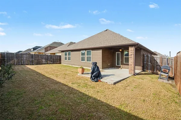 $2,100 | 611 Saddle Club Way, Princeton, TX 75407