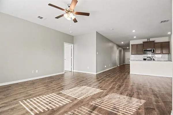 $2,100 | 611 Saddle Club Way, Princeton, TX 75407