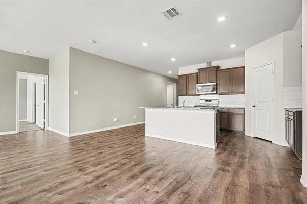 $2,100 | 611 Saddle Club Way, Princeton, TX 75407