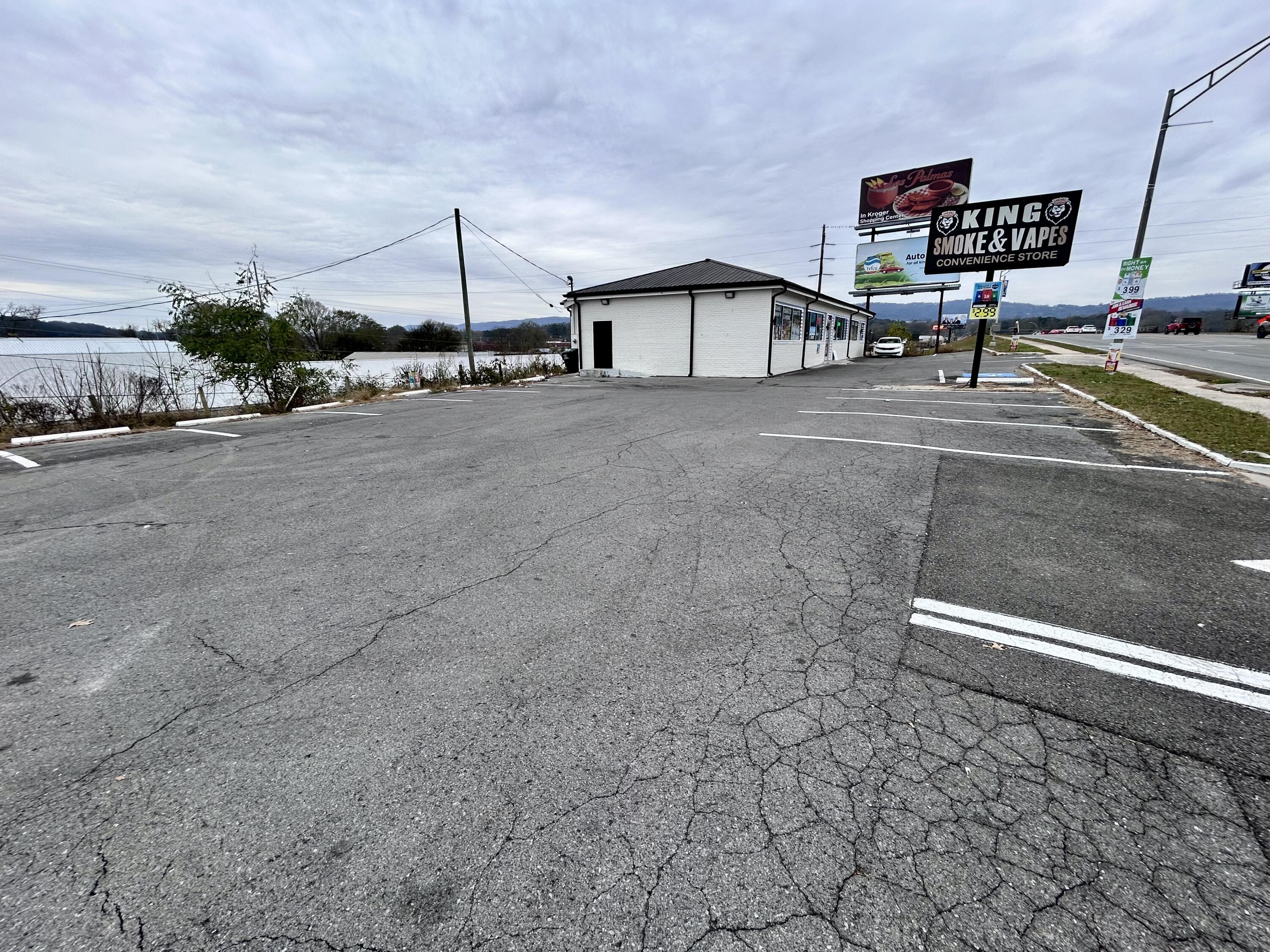 208 East Walnut Avenue Dalton, GA 30721 - Photo 16 of 16 IMG_9522