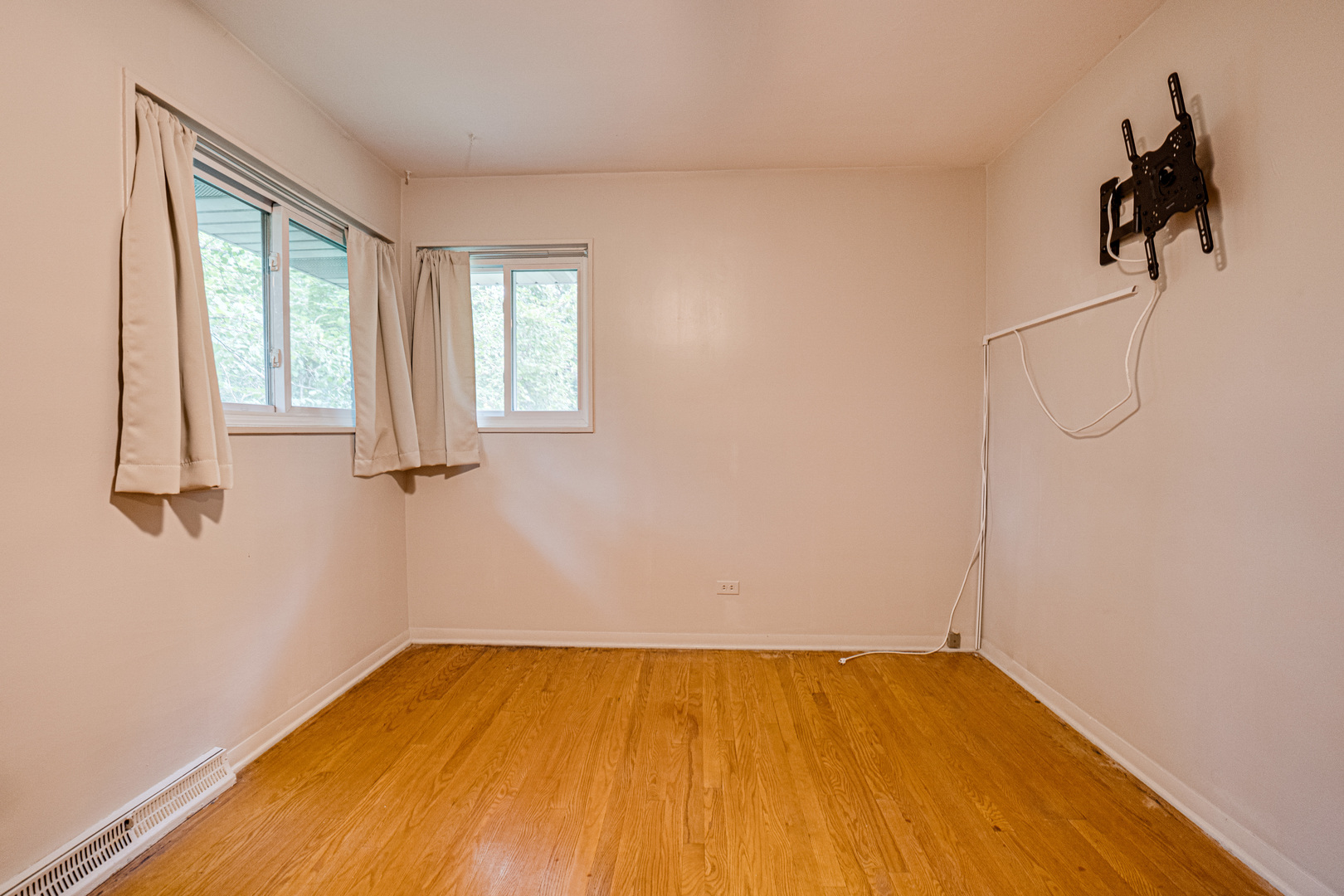 1127 Santa Rosa Avenue Wheaton, IL 60187 - Photo 18 of 31 Gallery Image 18