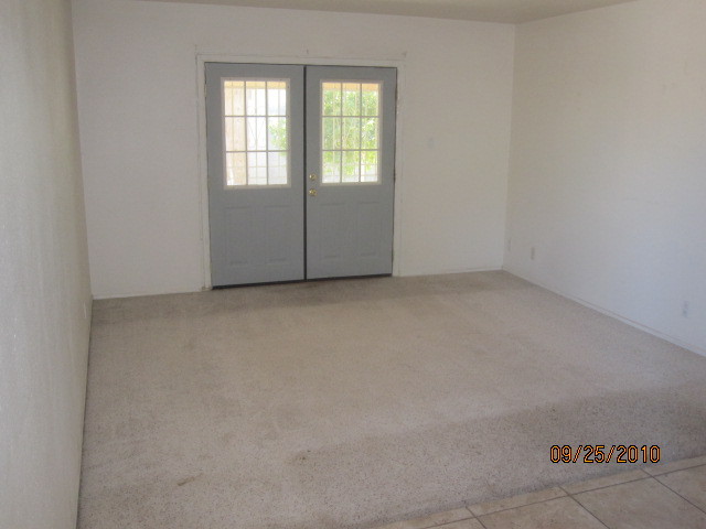 2281 West Pecan Road Phoenix, AZ 85041 - Photo 5 of 9 Living Room
