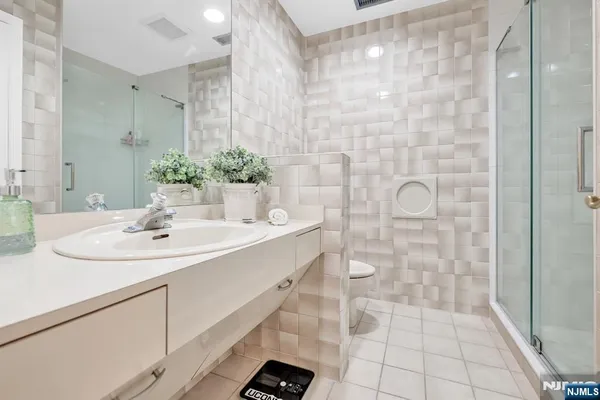 $1,799,995 | 301 Hopper Court, Franklin Lakes, NJ 07417