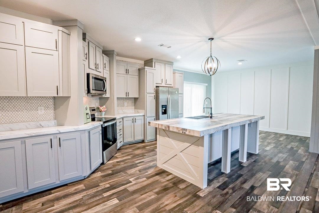 19180 Horseshoe Circle Seminole, AL 36574 - Photo 6 of 38 Kitchen featuring stainless steel appliances, decorative light fixtures, recessed lighting, dark wood-style floors, and decorative backsplash