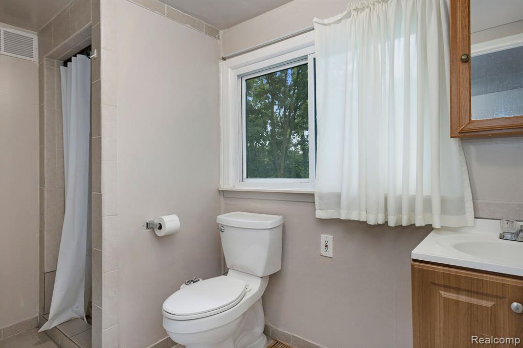 1187 East Avon Road Rochester, MI 48307 - Photo 15 of 25