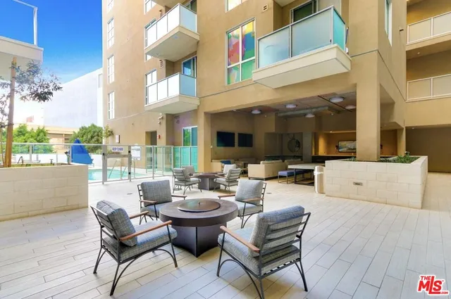 $3,153 | 1249 South Grand Avenue, Unit 413, Los Angeles, CA 90015