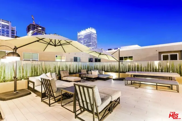 $3,153 | 1249 South Grand Avenue, Unit 413, Los Angeles, CA 90015