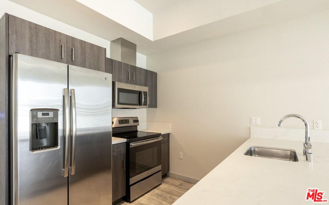 1249 South Grand Avenue, Unit 413 Los Angeles, CA 90015 - Photo 10 of 11