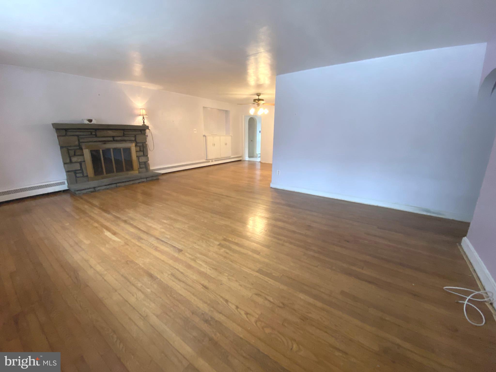 412 South Old Middletown Road Media, PA 19063 - Photo 4 of 36 Hardwoods in LR