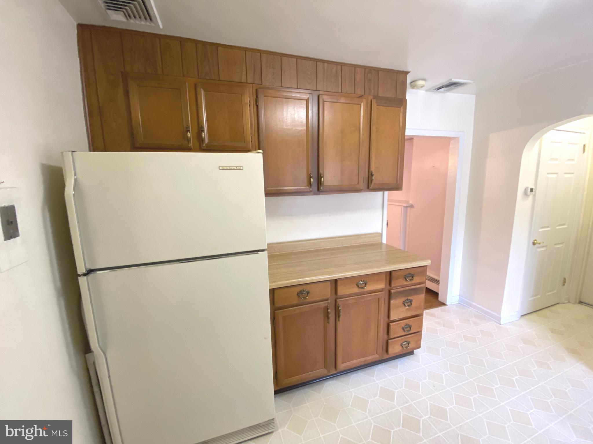 412 South Old Middletown Road Media, PA 19063 - Photo 10 of 36 Wood Cabinets