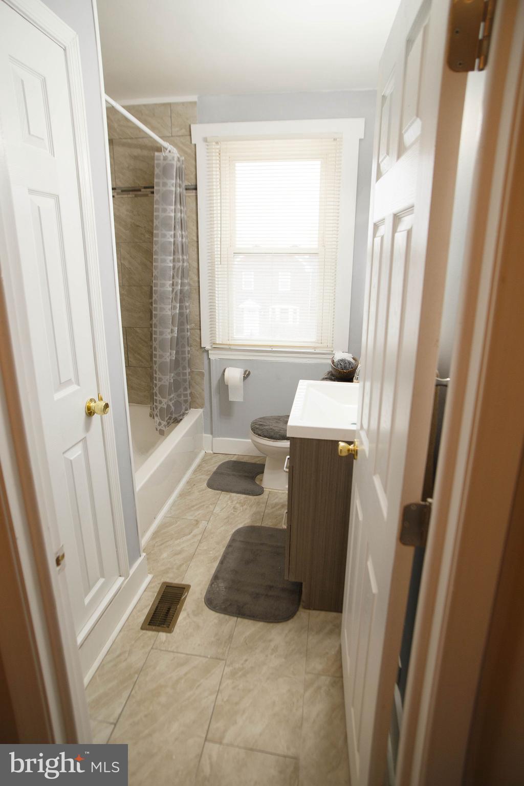 1550 Sheffield Road Baltimore, MD 21218 - Photo 22 of 34 Upper Bath