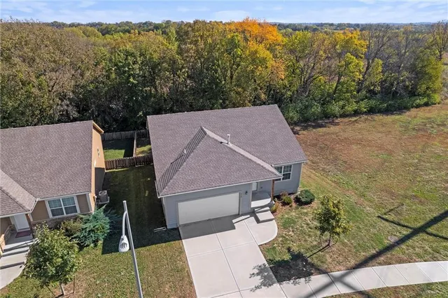 $349,900 | 719 Samantha Lane, Belton, MO 64012