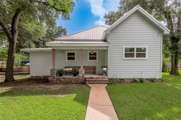 $269,000 | 105 North Texas Street, Madisonville, TX 77864
