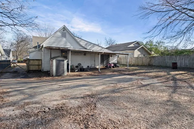 a view of a yard in front of a house