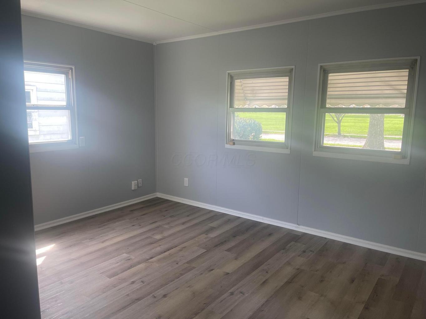 484 South Hampton Road Columbus, OH 43213 - Photo 3 of 12 20220423194158169280000000-o