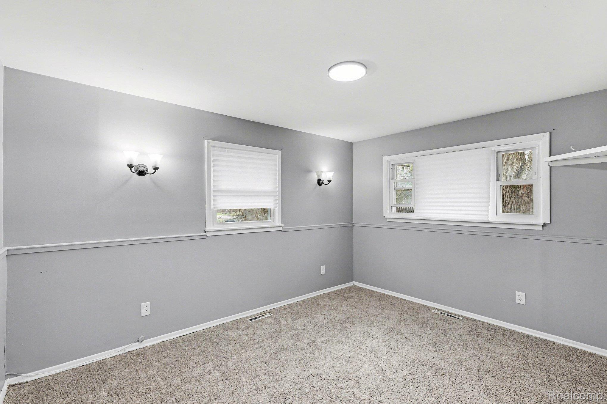 1260 Gilbert Street Flint, MI 48532 - Photo 27 of 32 021_file_7683.jpg