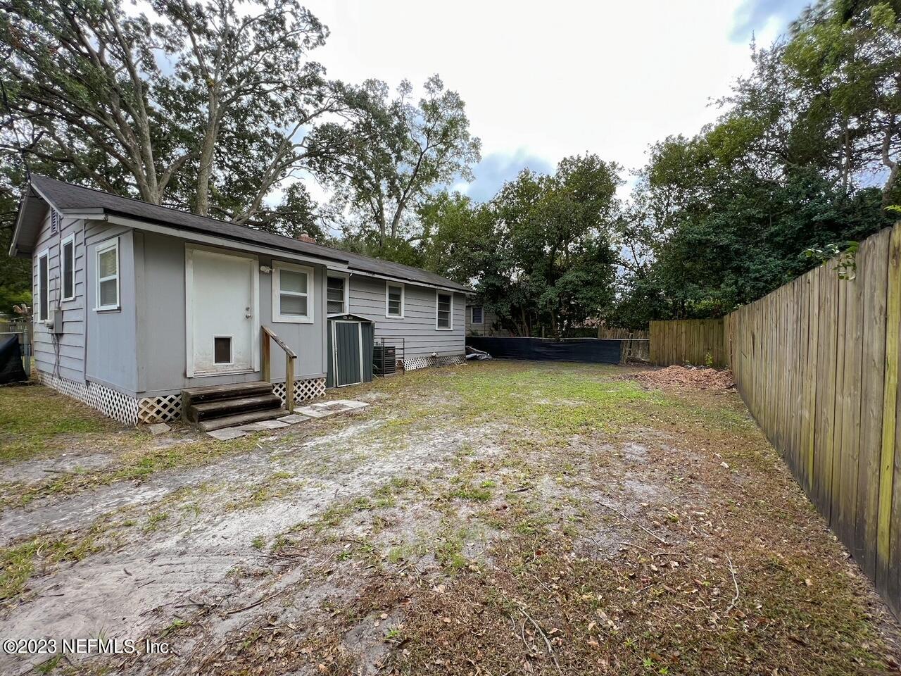 902 Nelson Street Jacksonville, FL 32205 - Photo 12 of 13 a view of a house with backyard and trees
