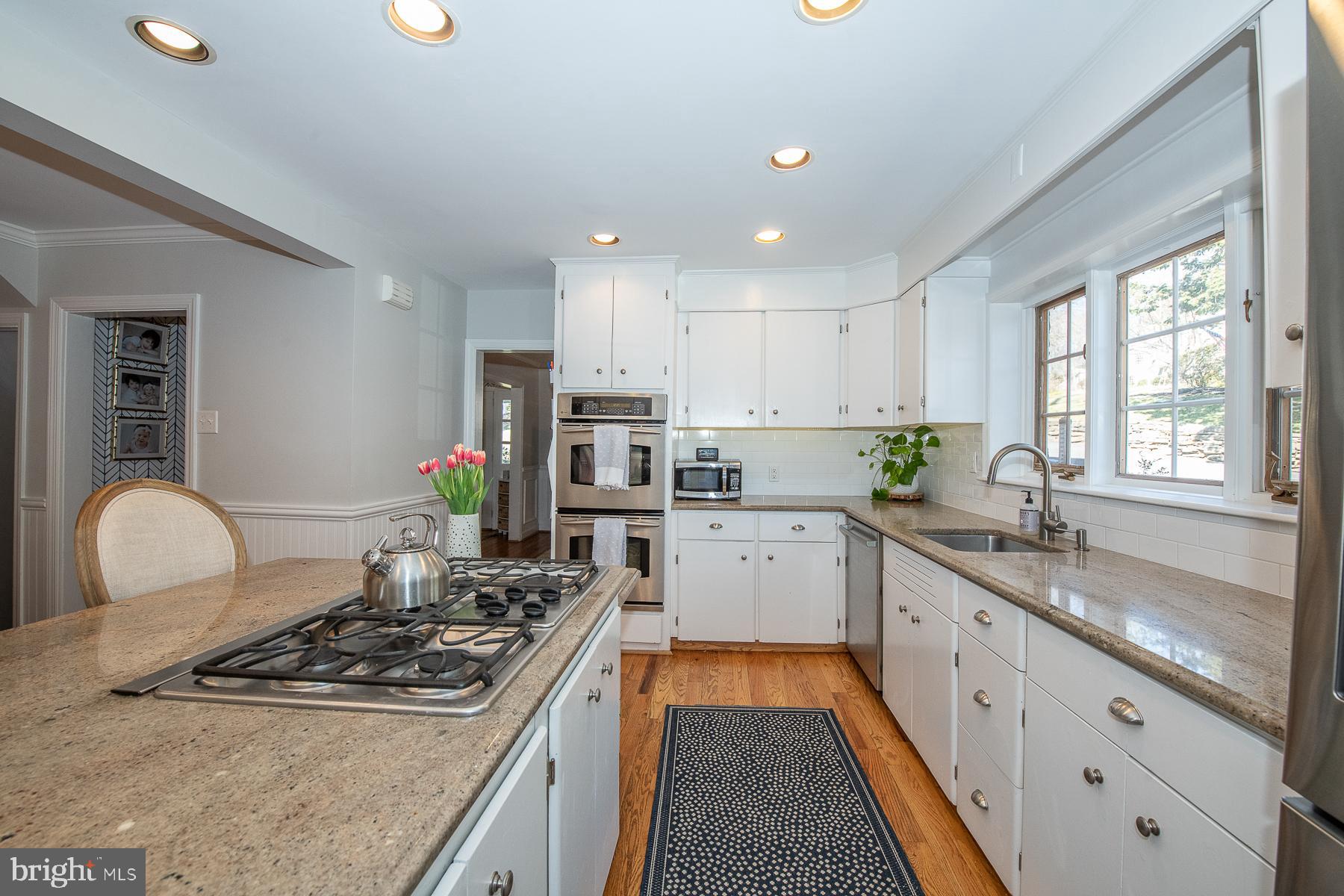20 Briar Road Wayne, PA 19087 - Photo 15 of 38 5 burner cooktop