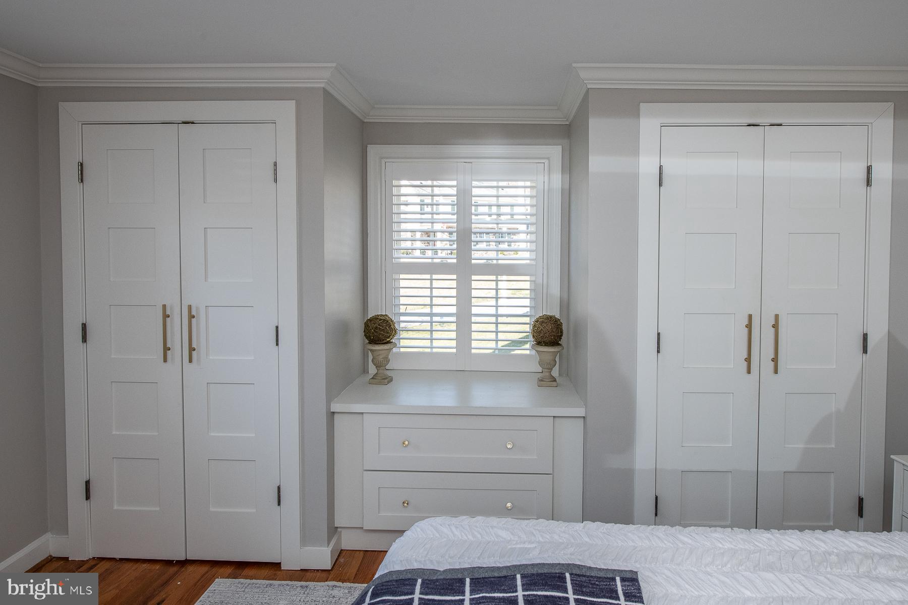 20 Briar Road Wayne, PA 19087 - Photo 17 of 38 Master bedroom with custom closets/window seat