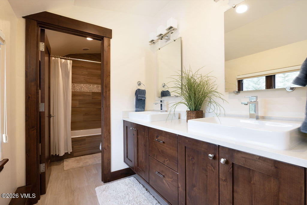 388 Eagle Crest Road Edwards, CO 81632 - Photo 24 of 47 2604_388_eagle_crest_interior_bath02