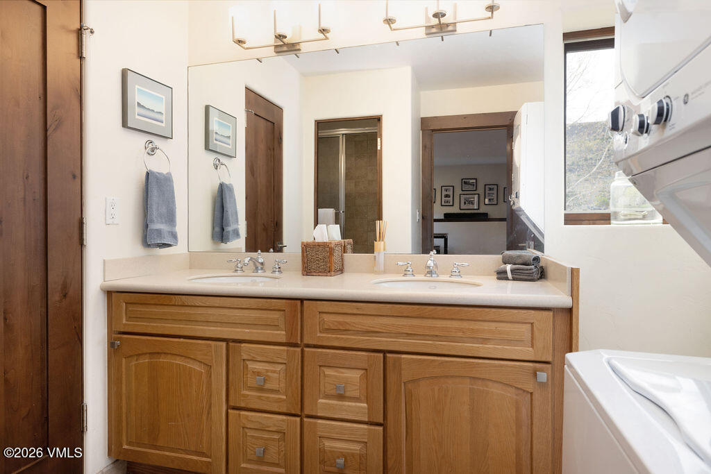 388 Eagle Crest Road Edwards, CO 81632 - Photo 31 of 47 2604_388_eagle_crest_interior_bath05