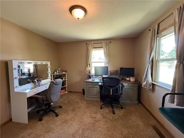 $159,900 | 18846 South 1497 Road, Nevada, MO 64772
