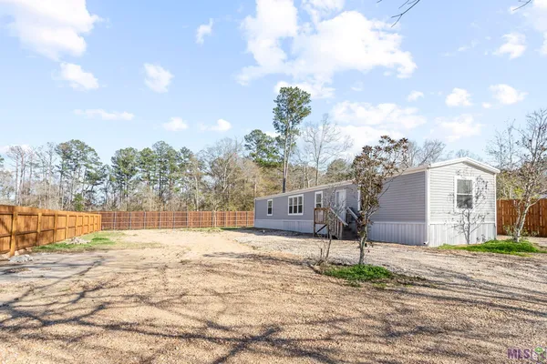 $1,400 | 19226 McLin Road, Livingston, LA 70754