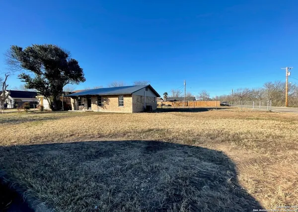 $189,000 | 456 Melody Lane, Uvalde, TX 78801