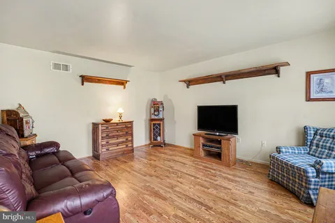 $599,900 | 25 William Penn Drive, Schwenksville, PA 19473