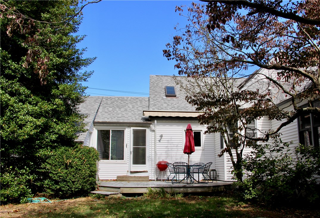 16 Primrose Hill Road Barrington, RI 02806 - Photo 4 of 33