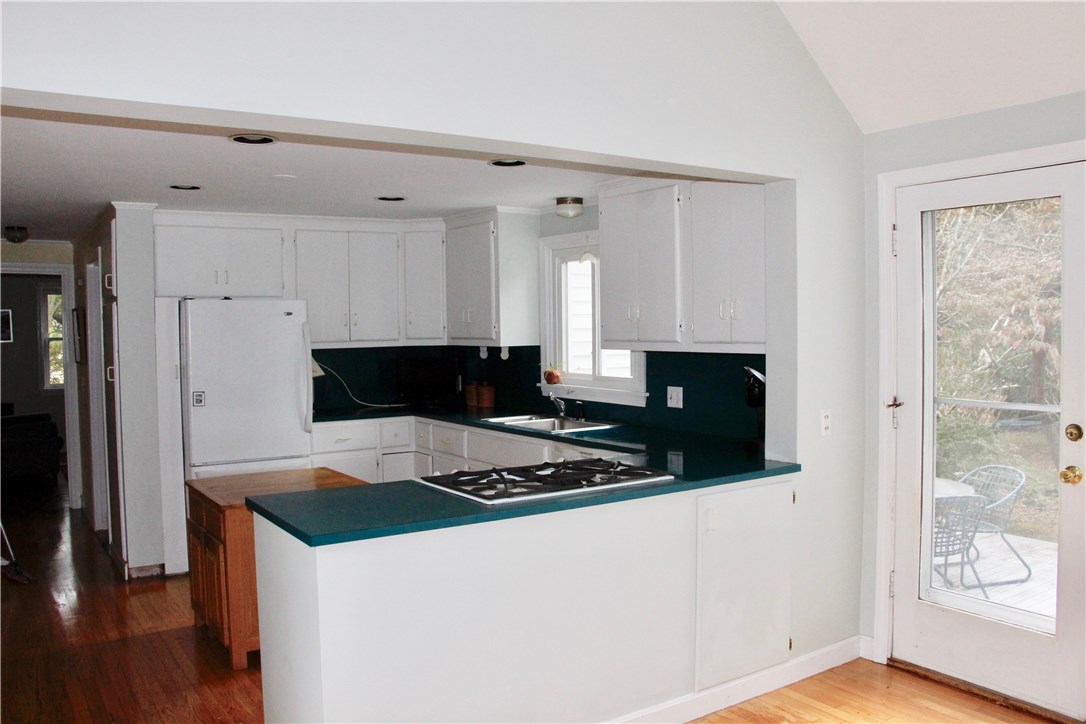 16 Primrose Hill Road Barrington, RI 02806 - Photo 8 of 33