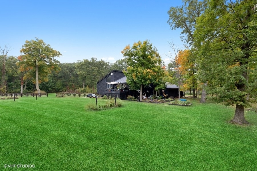 15141 West Little St Marys Road Mettawa, IL 60048 - Photo 38 of 42 a garden view with a seating space
