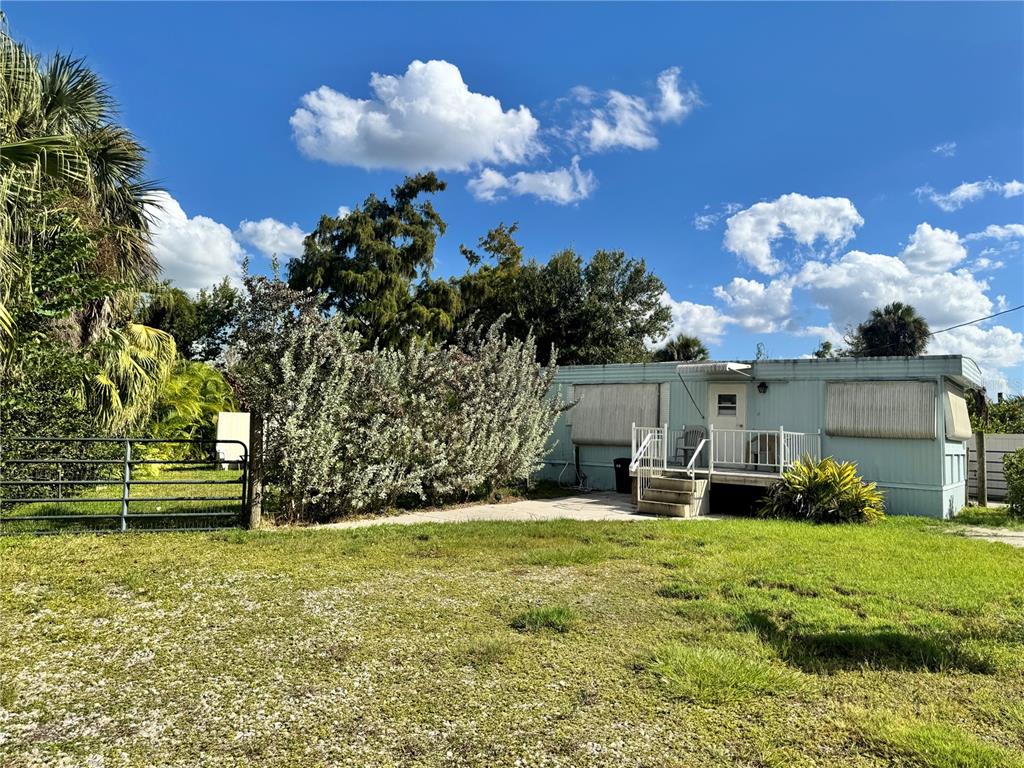 11970 Southwest Loop Terrace Arcadia, FL 34269 - Photo 13 of 37 a view of a house with a yard