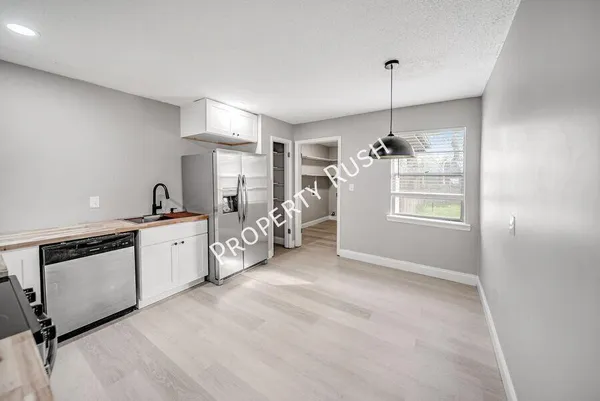 $1,345 | 7118 Shepherd View Circle, Unit B, Chattanooga, TN 37421