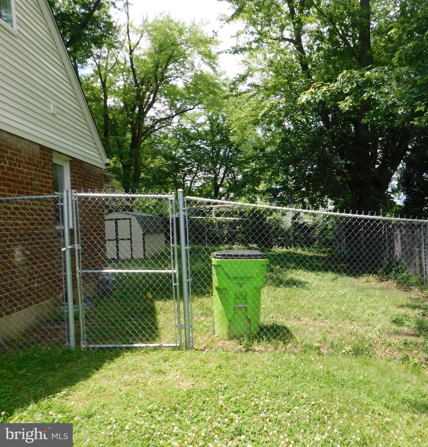 1005 Brooke Road Capitol Heights, MD 20743 - Photo 30 of 32 Yard Right Side