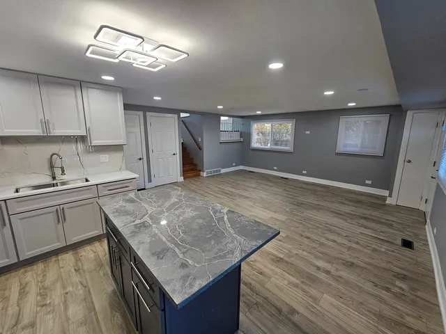 $3,099 | 1535 East Jane Avenue, Arlington Heights, IL 60004