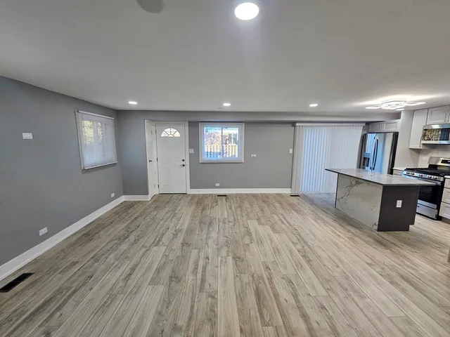 $3,099 | 1535 East Jane Avenue, Arlington Heights, IL 60004