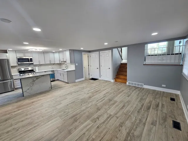 $3,099 | 1535 East Jane Avenue, Arlington Heights, IL 60004