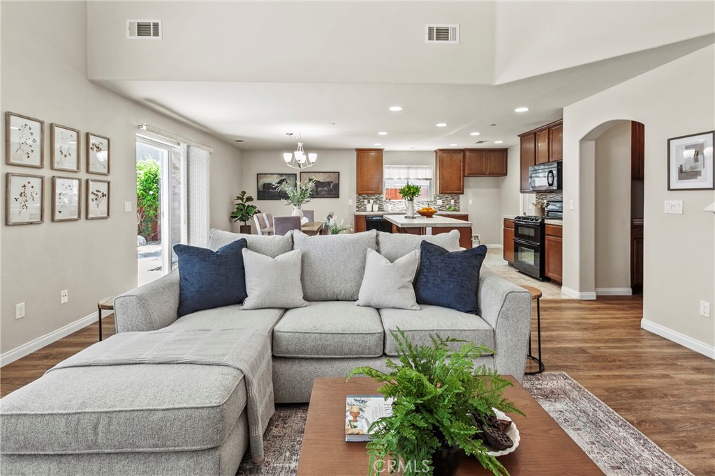 263 Spruce Street, Unit B Arroyo Grande, CA 93420 - Photo 6 of 36 a living room with furniture and a potted plant