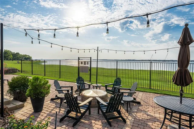 a view of a swimming pool with seating space