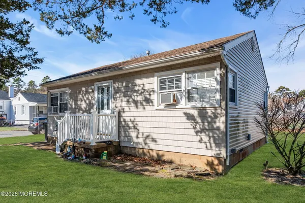 $349,000 | 2 Castro Grove Drive, Toms River, NJ 08753