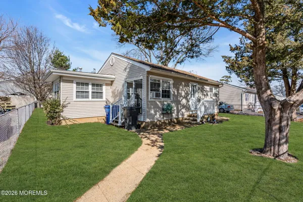 $349,000 | 2 Castro Grove Drive, Toms River, NJ 08753