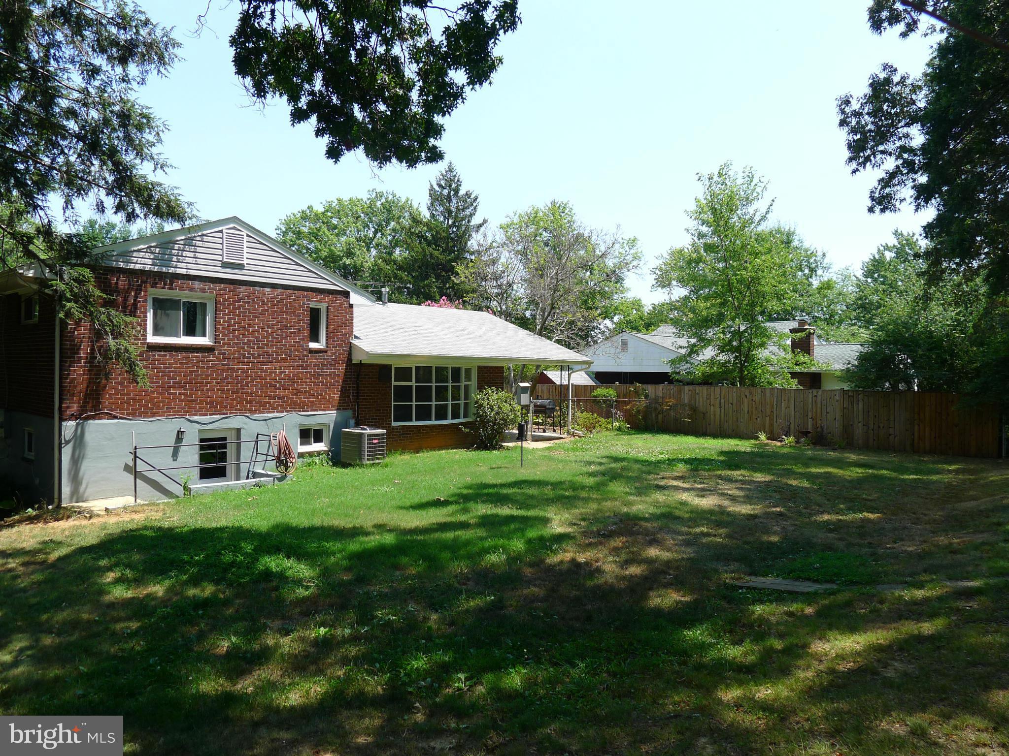 6302 Climbhill Road Alexandria, VA 22310 - Photo 27 of 30 Large Private Yard