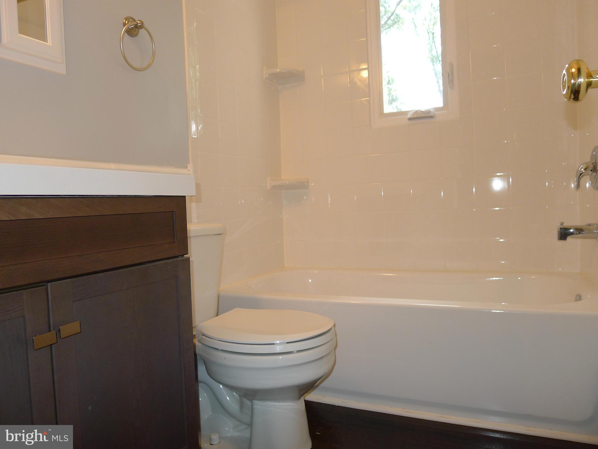 6302 Climbhill Road Alexandria, VA 22310 - Photo 10 of 30 Ceramic Tile
